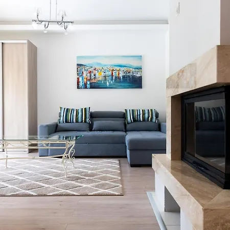 Green Garden Apartment